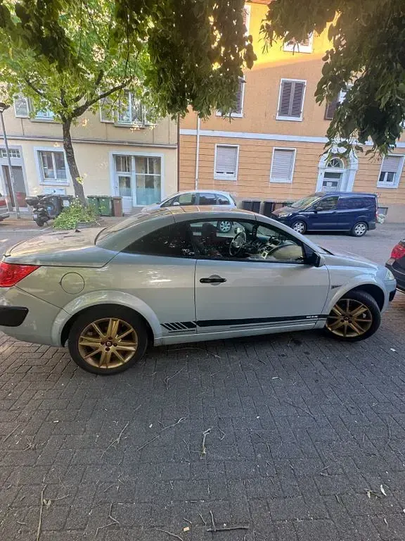 Occasion Renault Mégane Cabriolet Authentique 113 ch (83 kW) 2004 Argent Cabriolet