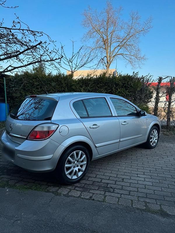 Gebraucht Opel Astra 105 PS (77 kW) 2004 Silber Kleinwagen