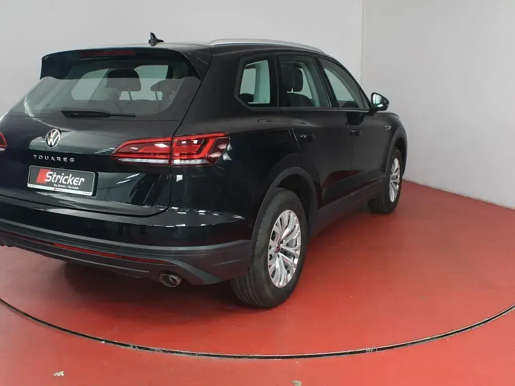 Second-hand VW Touareg 286 CP (210 kW) 2022 Negru SUV