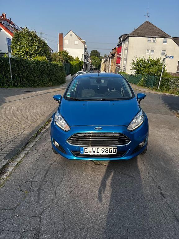 Blau Gebraucht 2013 Ford Fiesta Titanium Kleinwagen | 4.500 € (Guter Preis) - Bild 1/4