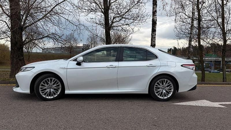 Gebraucht Toyota Camry Luxury 218 PS (160 kW) 2020 Weiß Limousine