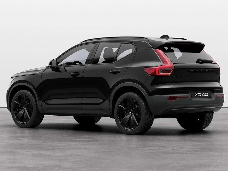 Neu Volvo XC40 Plus 163 PS (119 kW) 2025 Onyx black metallic SUV