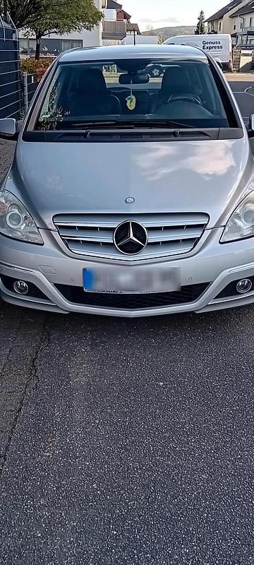 Silber Gebraucht 2009 Mercedes 200 Van / Kleinbus | 4.600 € - Bild 1/4
