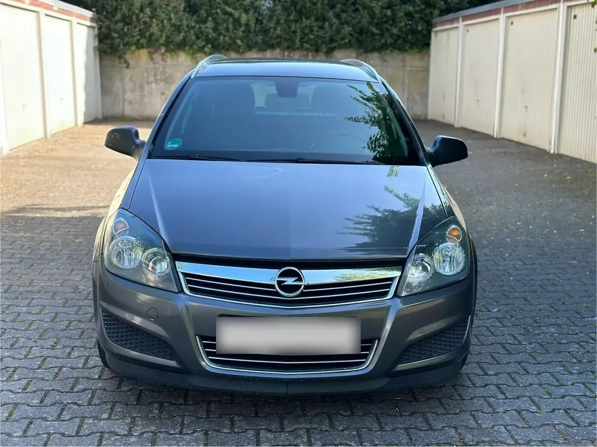 Usata Opel Astra Edition 105 CV (77 kW) 2010 Grigio Station wagon