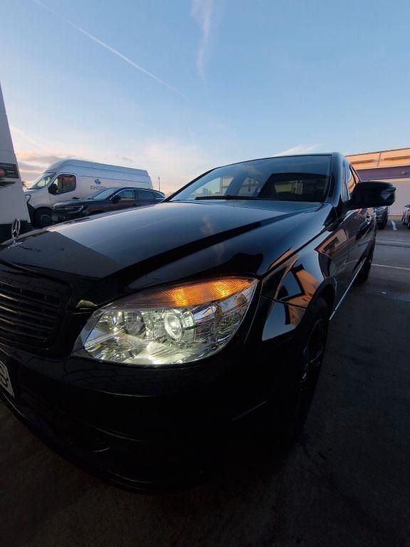 Schwarz Gebraucht 2007 Mercedes C180 Elegance Limousine | 7.000 € (Teuer) - Bild 1/4