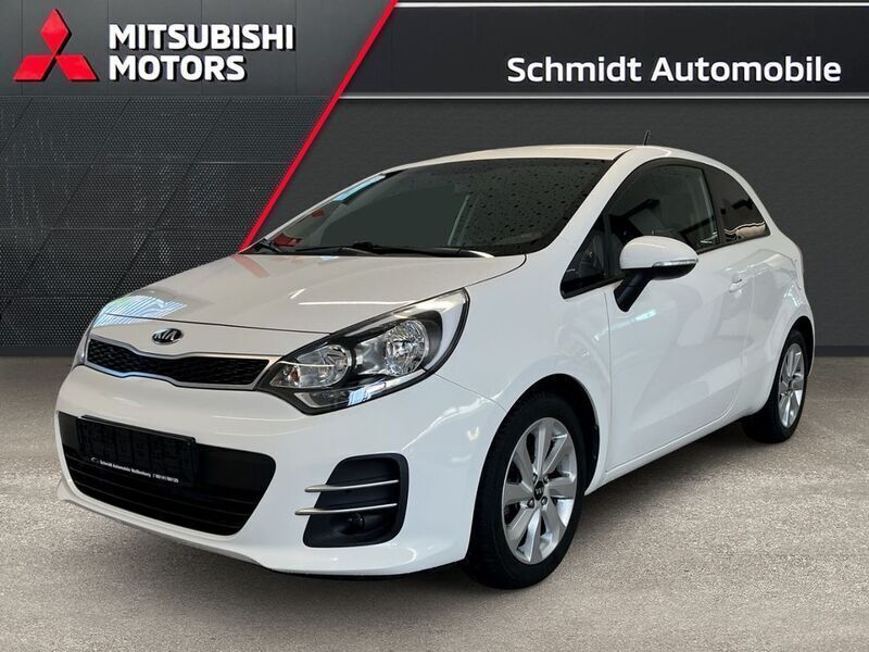 Weiß (weiss) Gebraucht 2016 Kia Rio 2 Limousine | 8.950 € (Fairer Preis) - Bild 1/4