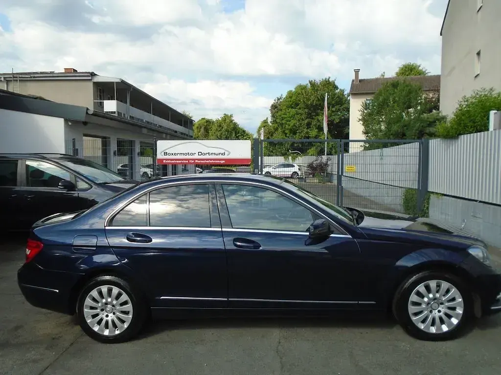 Gebraucht Mercedes C200 Elegance 184 PS (135 kW) 2013 Blau Limousine