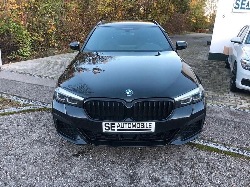 Schwarz Gebraucht 2023 BMW 520 M Sport Limousine | 27.199 € (Guter Preis) - Bild 1/4