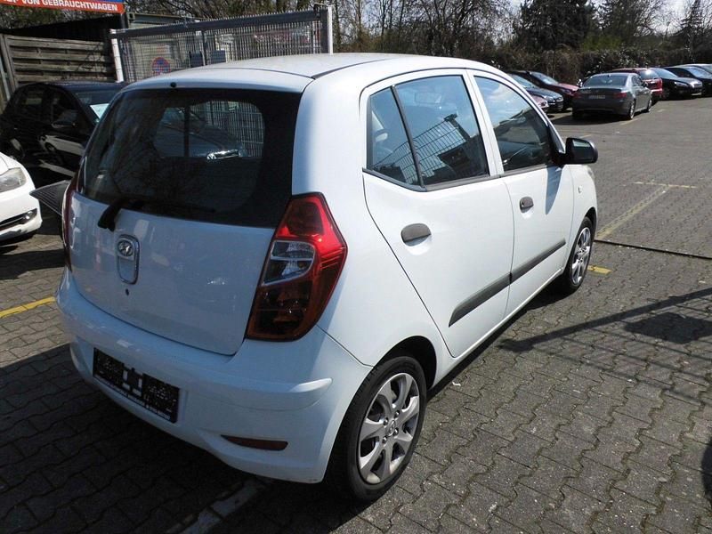 Gebraucht Hyundai i10 Edition 69 PS (50 kW) 2012 Weiß Kleinwagen