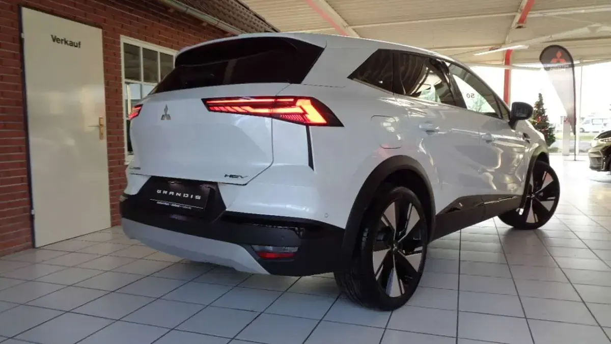 Gebraucht Mitsubishi Grandis Edition 158 PS (116 kW) 2026 Himalayaweißmetallic SUV