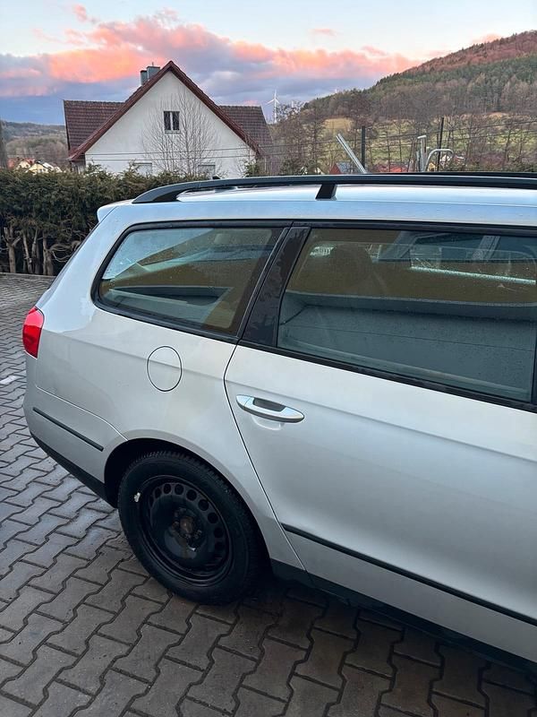 Gebraucht VW Passat 110 PS (80 kW) 2011 Silber Kombi