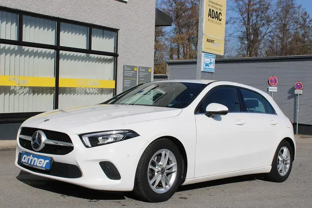 Gebraucht Mercedes A160 109 PS (80 kW) 2018 Weiß Kleinwagen