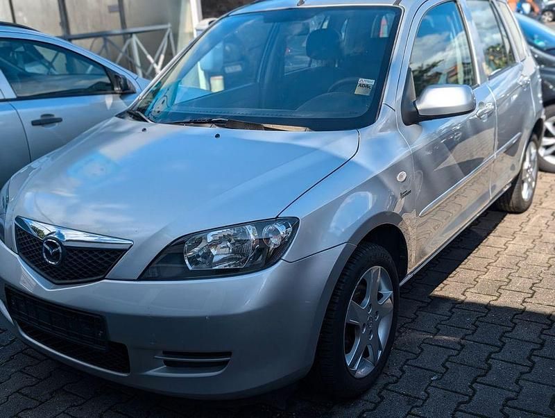 Silber Gebraucht 2004 Mazda 2 Active Limousine | 1.750 € (Fairer Preis) - Bild 1/1