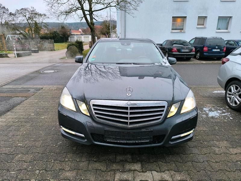Gebraucht Mercedes E200 184 PS (135 kW) 2010 Grau Limousine