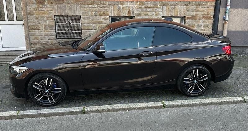 Braun Gebraucht 2017 BMW 218 Advantage Coupé | 19.700 € (Fairer Preis) - Bild 1/4