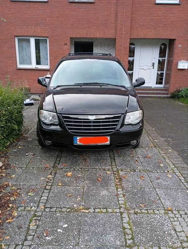 Schwarz Gebraucht 2005 Chrysler Voyager Van / Kleinbus | 7.299 € - Bild 1/4