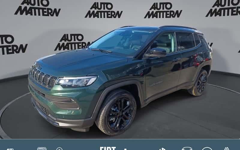 Grün Neu 2025 Jeep Compass Summit SUV | 35.990 € (Fairer Preis) - Bild 1/4