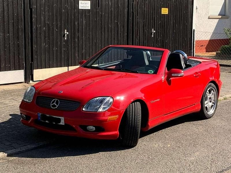 Rot Gebraucht 2001 Mercedes SLK32 AMG AMG Cabrio | 26.500 € (Fairer Preis) - Bild 1/4