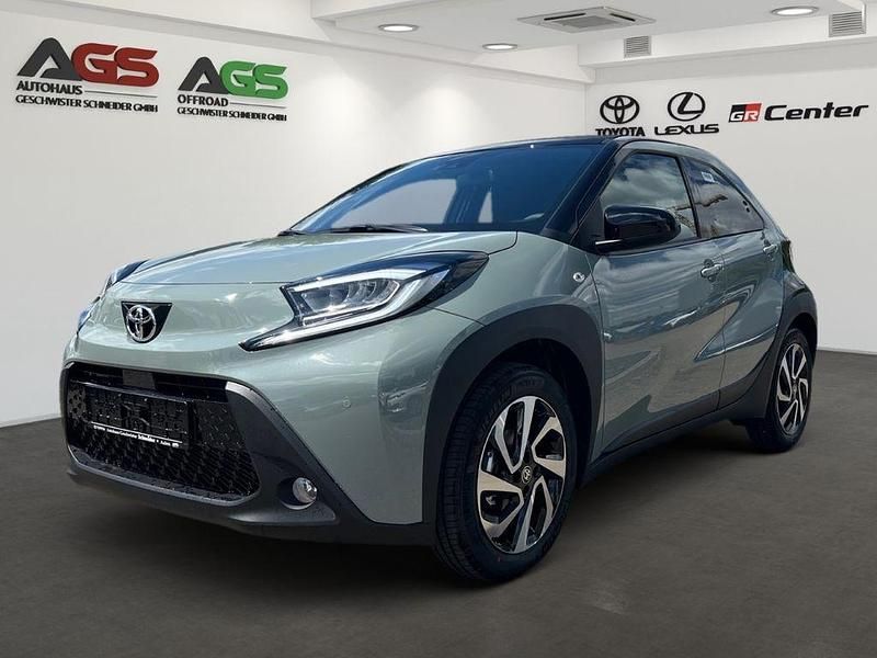 Gruen Neu 2025 Toyota Aygo Kleinwagen | 20.650 € - Bild 1/4