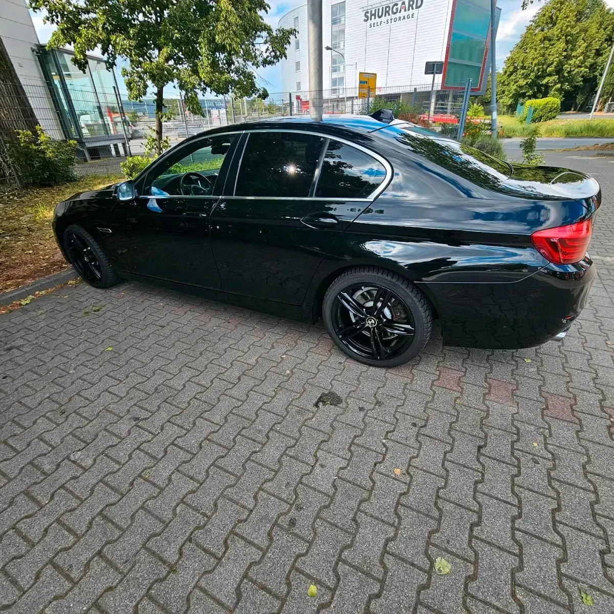 Używany BMW 520 190 KM (139 kW) 2015 Czarny Sedan/Limuzyna
