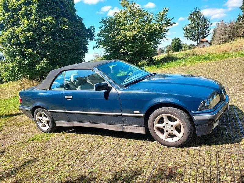 Blau Gebraucht 1997 BMW 320 Cabriolet Cabrio | 3.500 € - Bild 1/4