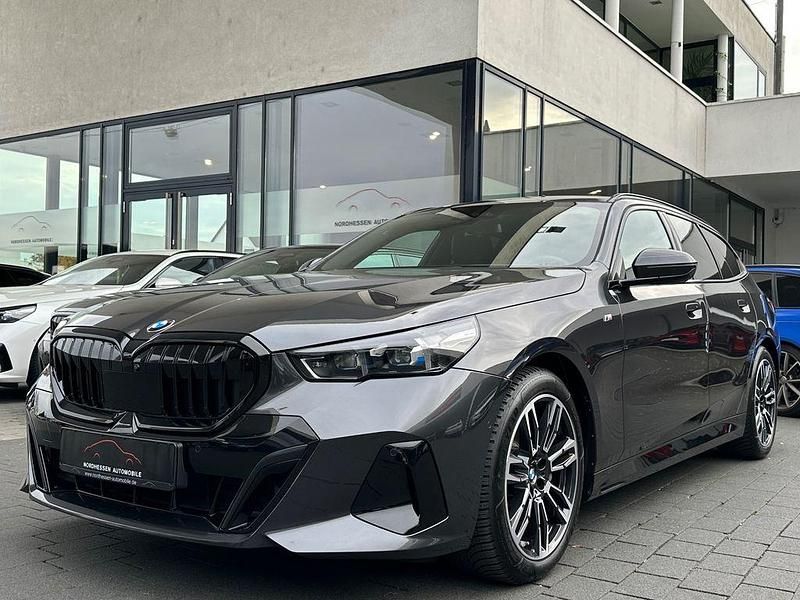 Grau Gebraucht 2025 BMW 540 M Sport Kombi | 63.780 € (Guter Preis) - Bild 1/4