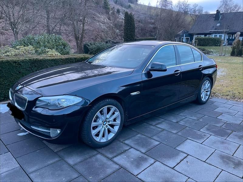 Gebraucht BMW 523 204 PS (150 kW) 2010 Schwarz Limousine