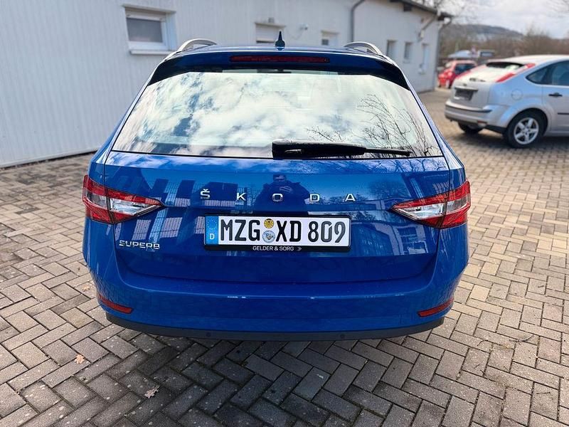 Gebraucht Skoda Superb Ambition 190 PS (139 kW) 2020 Blau Kombi