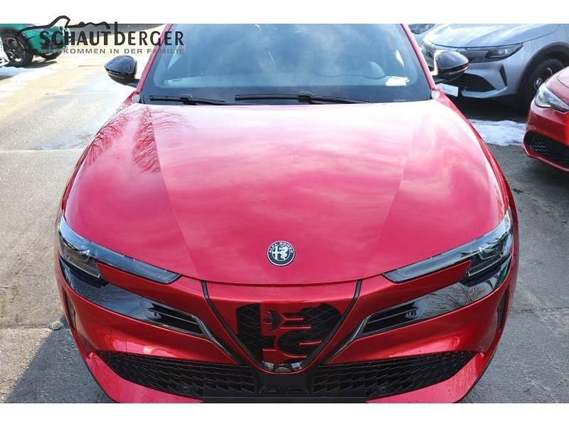 Neu Alfa Romeo GT Junior 145 PS (106 kW) 2026 Rot SUV