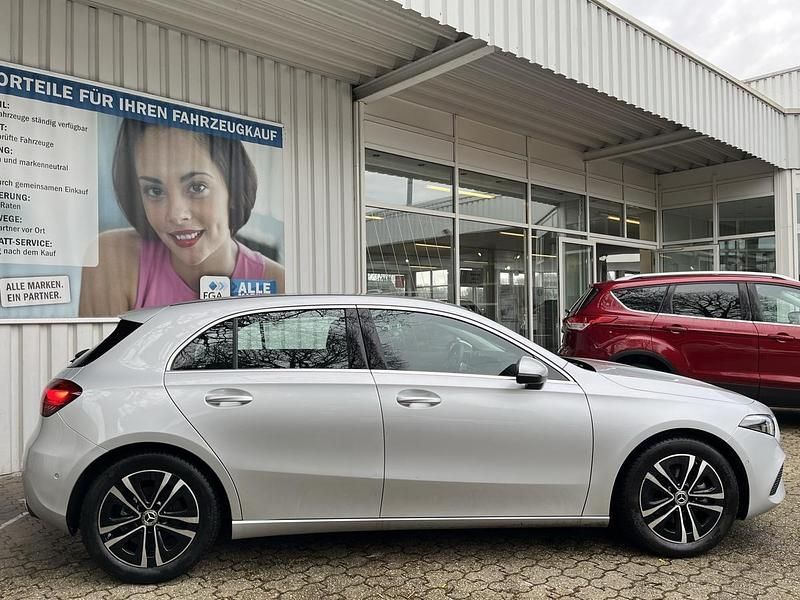 Gebraucht Mercedes A200 Advanced 163 PS (119 kW) 2023 Silber metallic