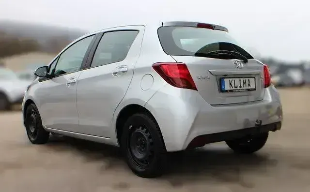 Gebraucht Toyota Yaris Comfort 99 PS (72 kW) 2015 Silber Kleinwagen