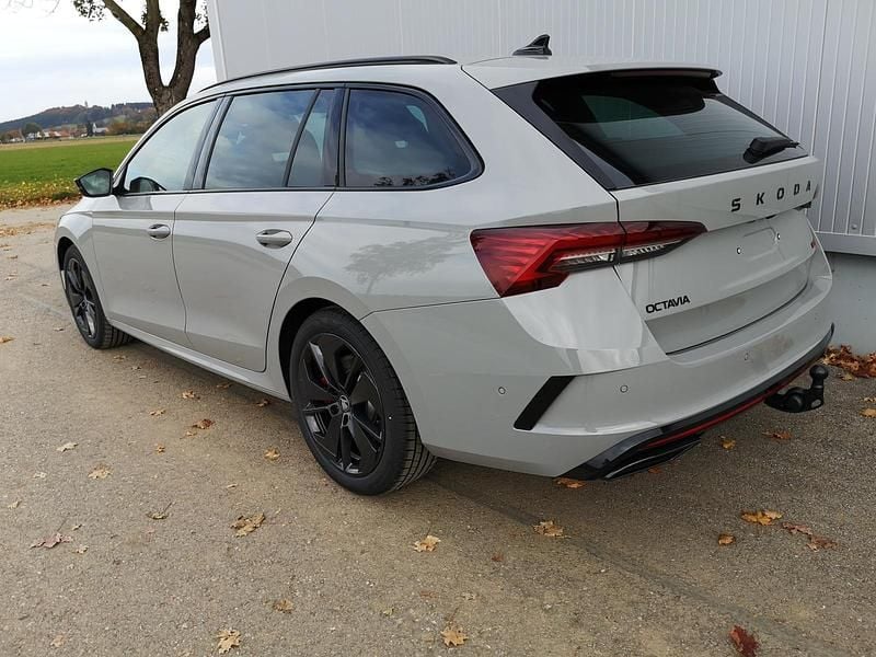 Neu Skoda Octavia RS 325 PS (239 kW) 2025 Black magic perleffekt Kombi