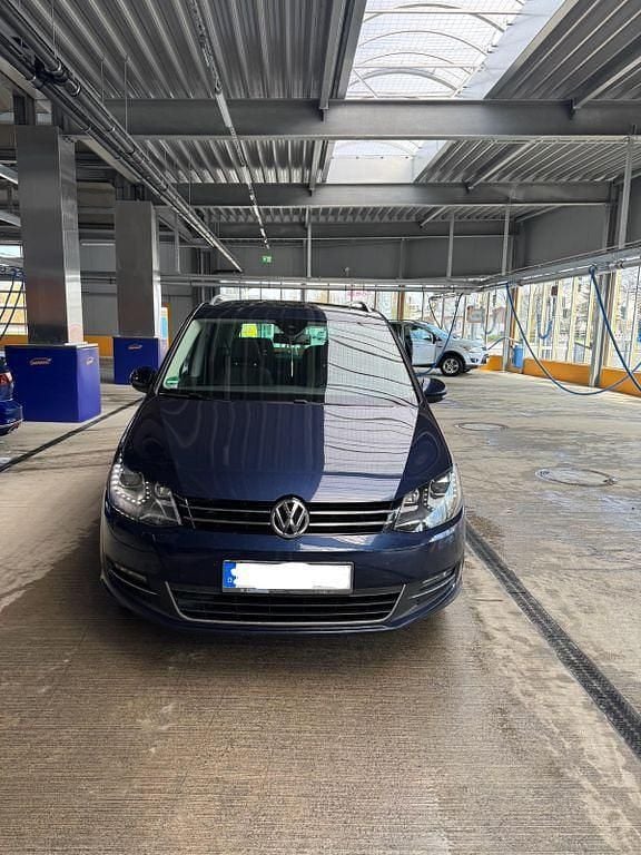 Blau Gebraucht 2011 VW Sharan Highline Van / Kleinbus | 13.600 € (Fairer Preis) - Bild 1/4
