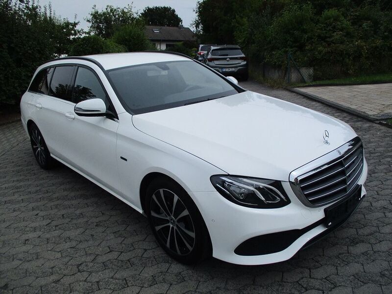 Gebraucht Mercedes E300 194 PS (142 kW) 2020 Weiß Limousine