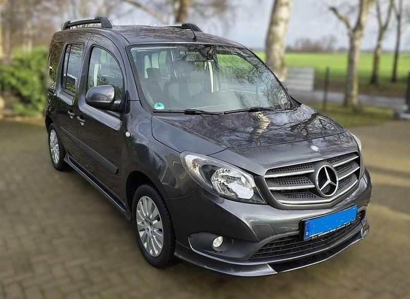 Grau Gebraucht 2019 Mercedes Citan 112 Kombi | 17.900 € (Fairer Preis) - Bild 1/4