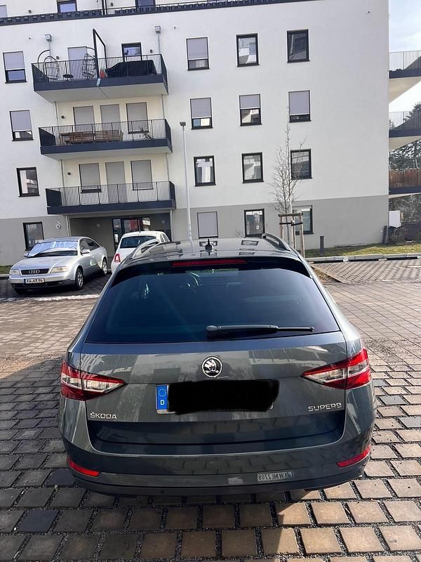 Gebraucht Skoda Superb 150 PS (110 kW) 2015 Grau Kombi