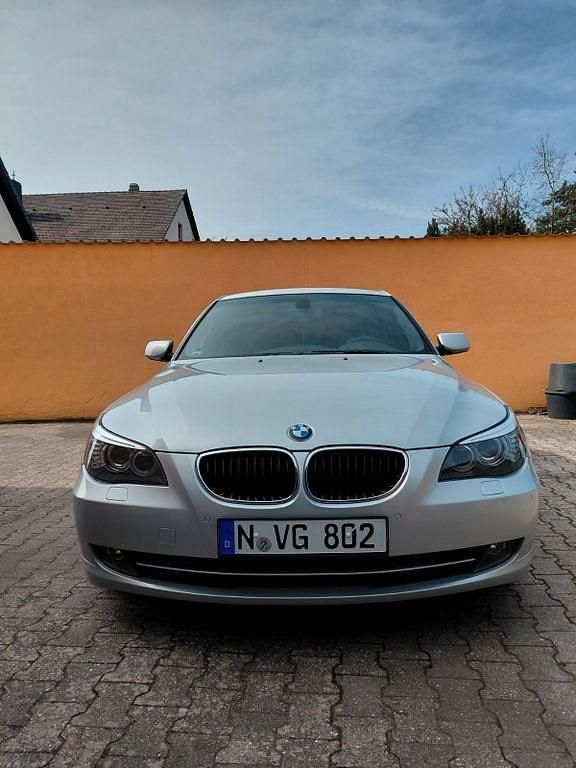 Gebraucht BMW 520 177 PS (130 kW) 2009 Silber Limousine