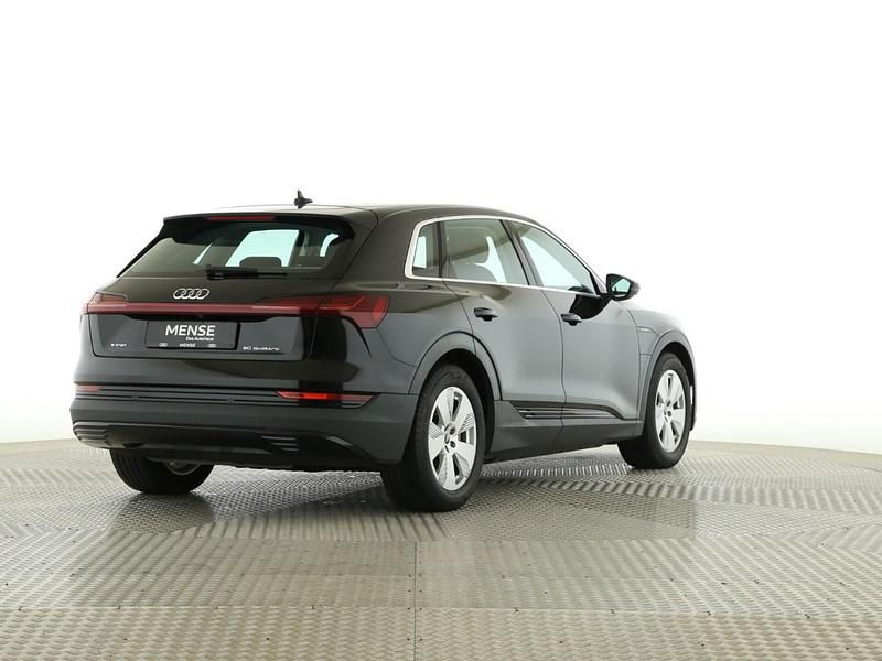 Gebraucht Audi e-tron Basis 230 kW (313 PS) 2022 Brilliantschwarz SUV