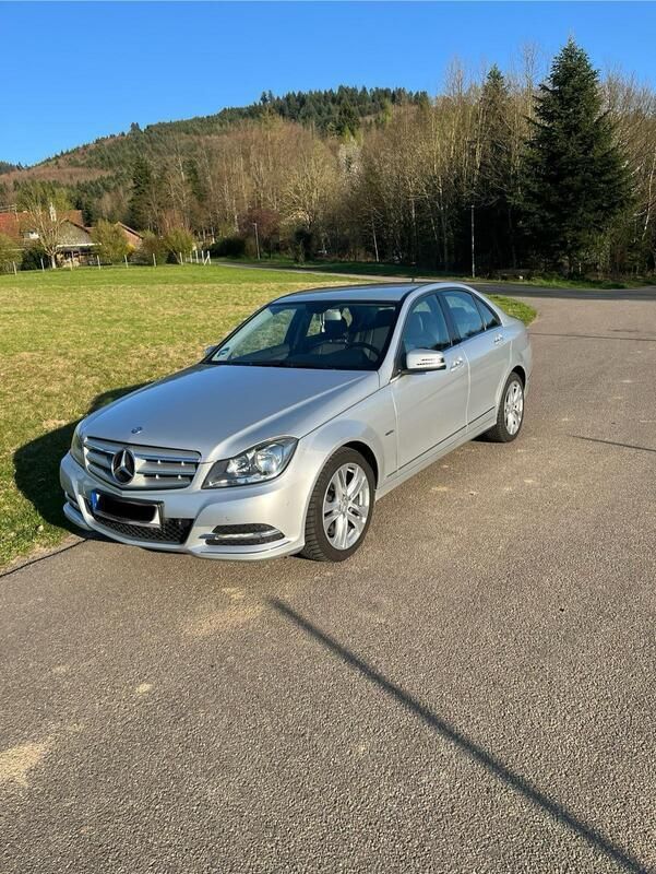 Silber Gebraucht 2012 Mercedes C180 Avantgarde Limousine | 12.750 € - Bild 1/4