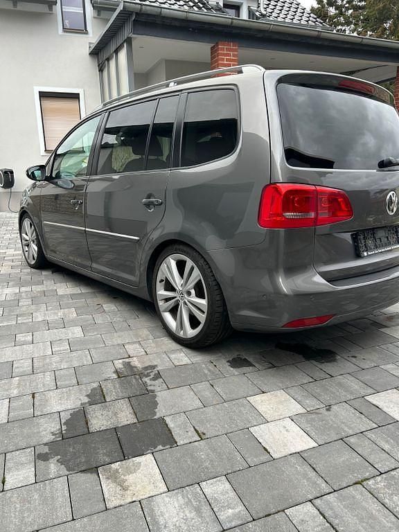 Gebraucht VW Touran Highline 140 PS (102 kW) 2011 Grau Van / Kleinbus