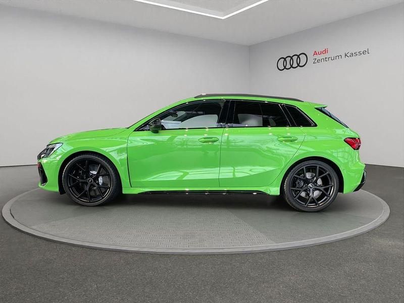 Neu Audi RS3 Ambiente 400 PS (294 kW) 2025 Grün Limousine