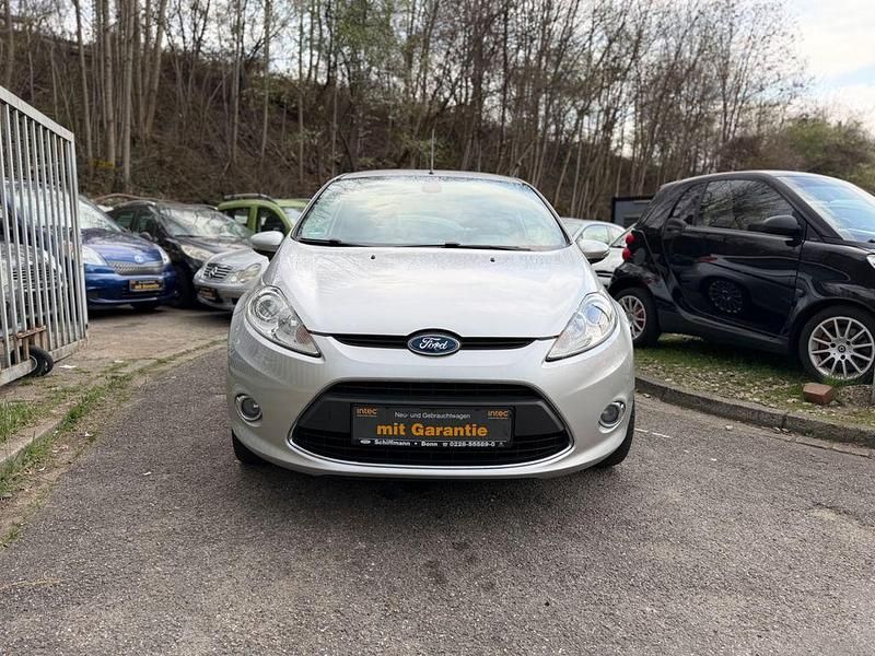 Gebraucht Ford Fiesta Titanium 97 PS (71 kW) 2009 Silber Kleinwagen