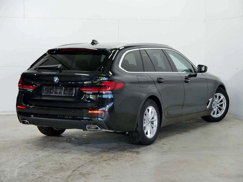 Gebraucht BMW 520 Sport Line 190 PS (139 kW) 2023 Schwarz Kombi