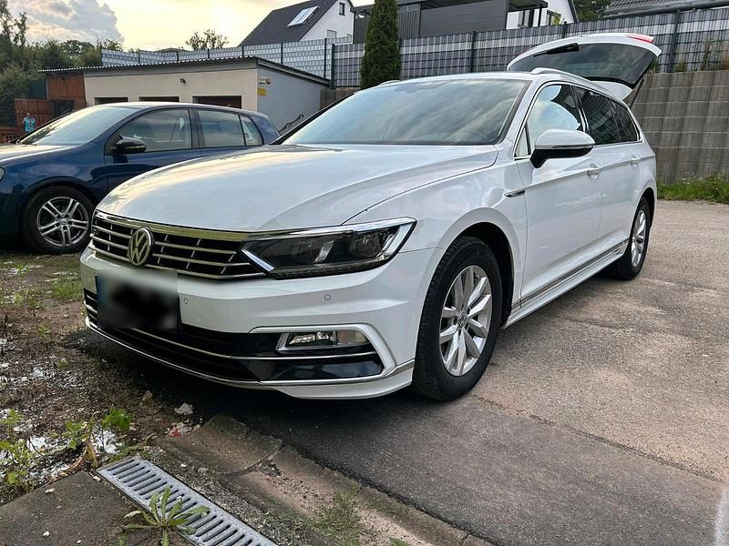 Weiß Gebraucht 2018 VW Passat R-line Kombi | 18.700 € (Fairer Preis) - Bild 1/4