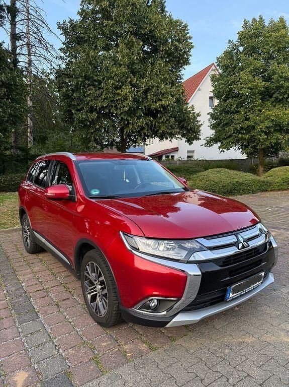 Gebraucht Mitsubishi Outlander Edition 150 PS (110 kW) 2017 Rot SUV