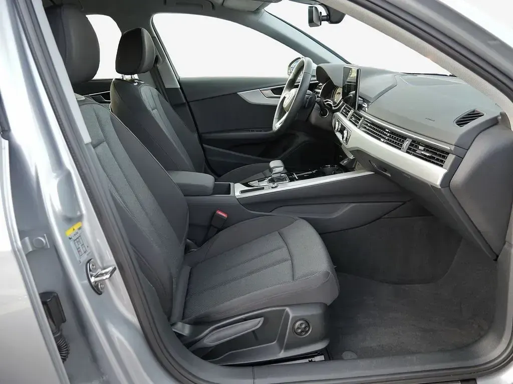Używany Audi A4 Basis 136 KM (100 kW) 2024 Srebrny Kombi