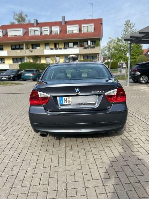 Second-hand BMW 320 177 CP (130 kW) 2008 Berlinǎ