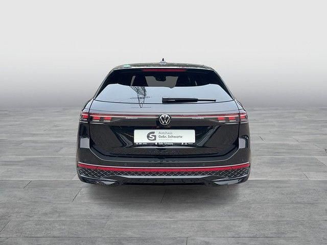 Gebraucht VW Passat R-line 150 PS (110 kW) 2024 Schwarz Kombi