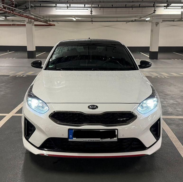 Weiß Gebraucht 2019 Kia ProCeed GT Kleinwagen | 21.900 € (Fairer Preis) - Bild 1/4