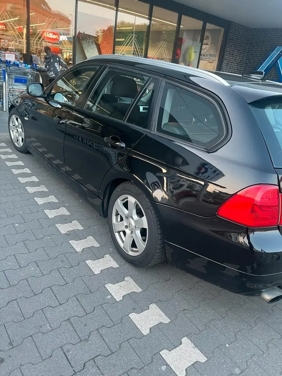 Gebraucht BMW 320 184 PS (135 kW) 2012 Schwarz Kombi